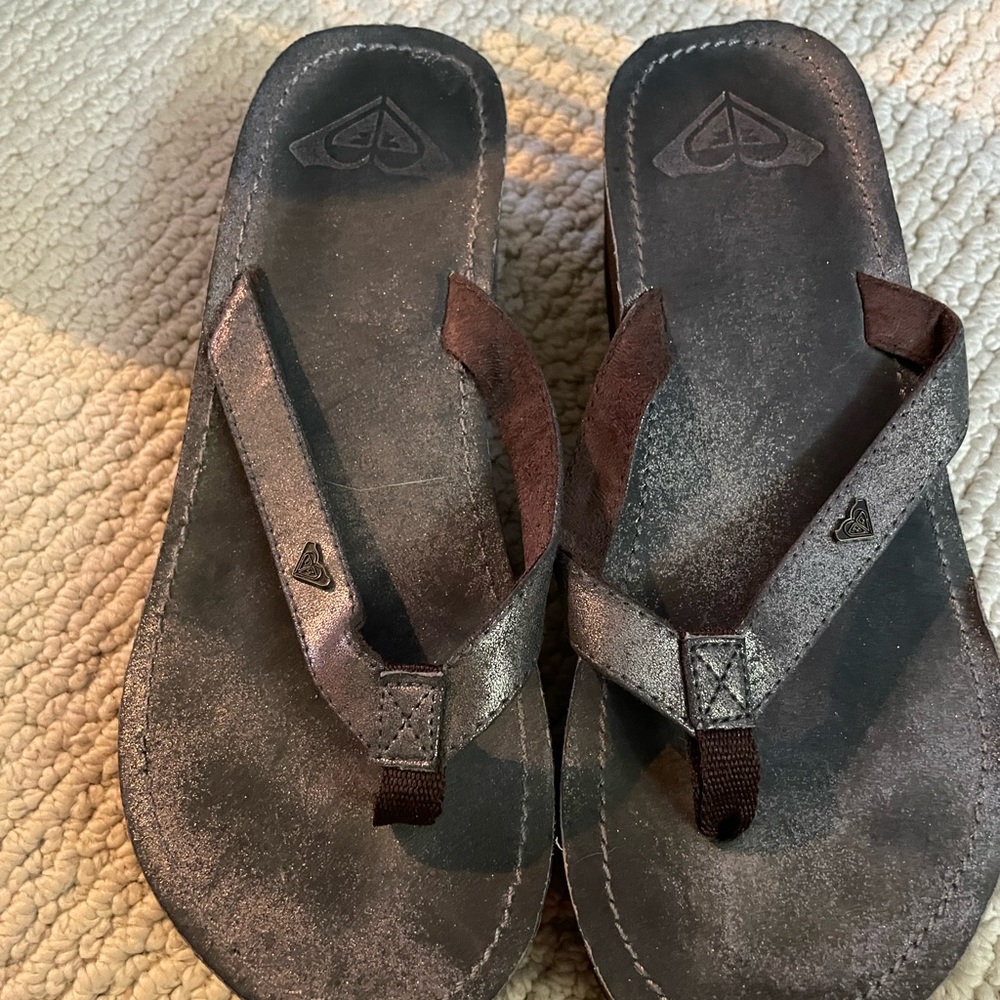 Roxy brown platform flip flop sandals GUC